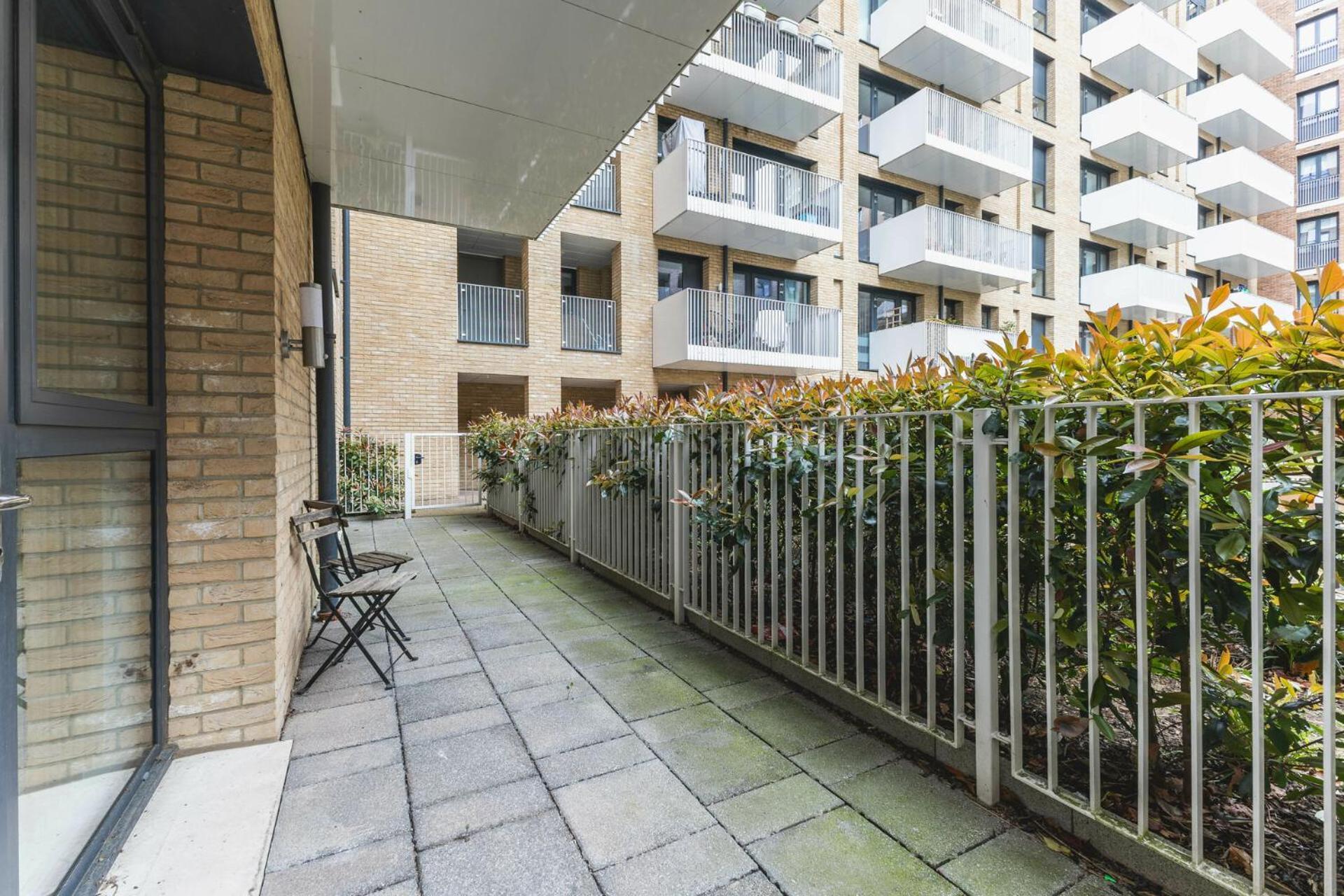 Modern 2 Bed 2 Bath With Patio Access Londres