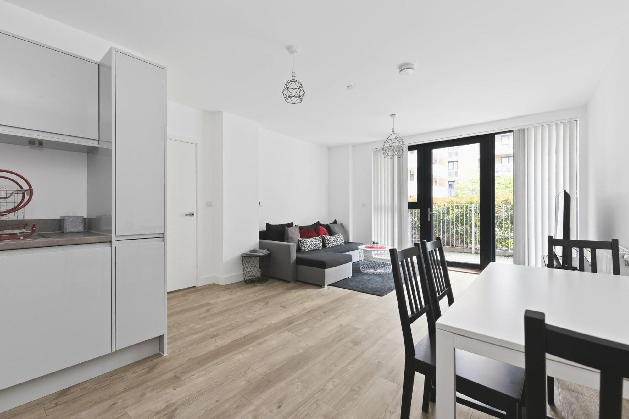 Modern 2 Bed 2 Bath With Patio Access * Londres