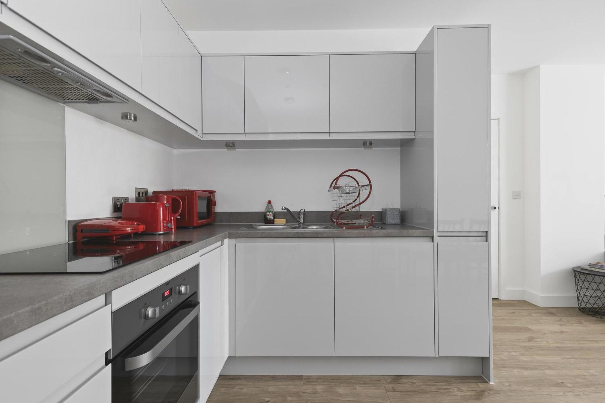 Modern 2 Bed 2 Bath With Patio Access Appartement Londres