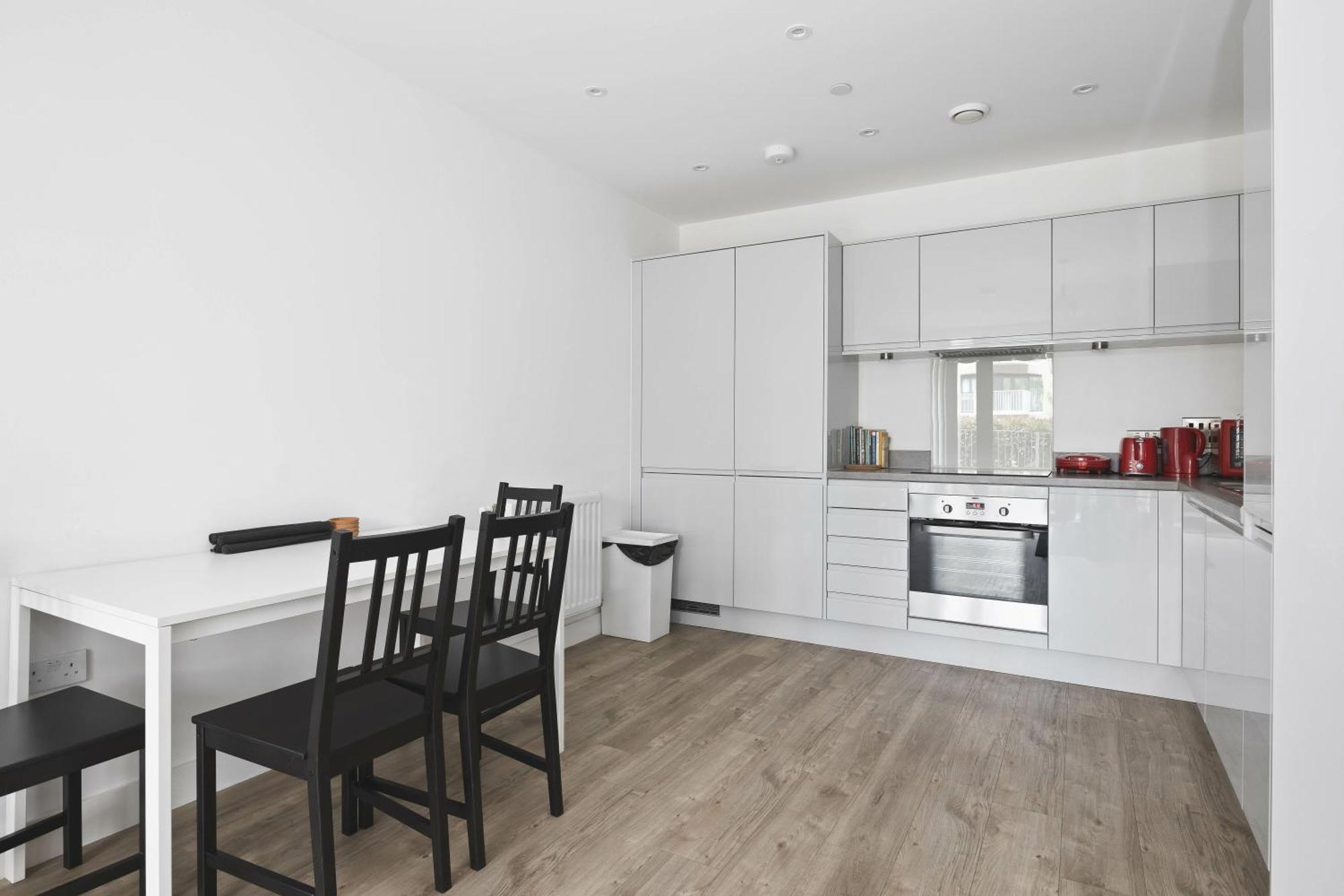 Modern 2 Bed 2 Bath With Patio Access Appartement Londres