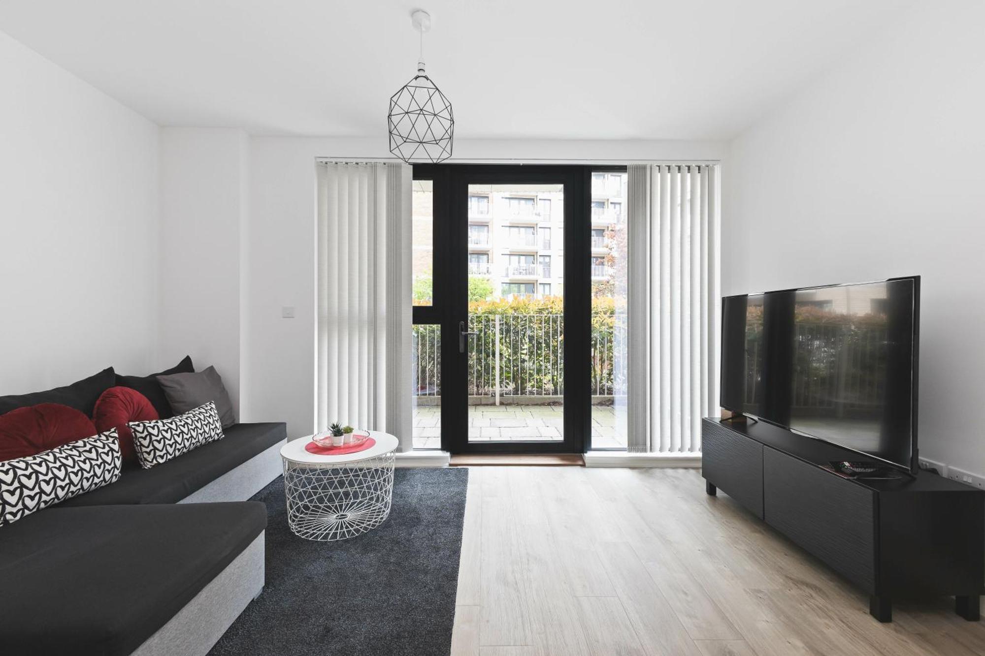 Modern 2 Bed 2 Bath With Patio Access Londres