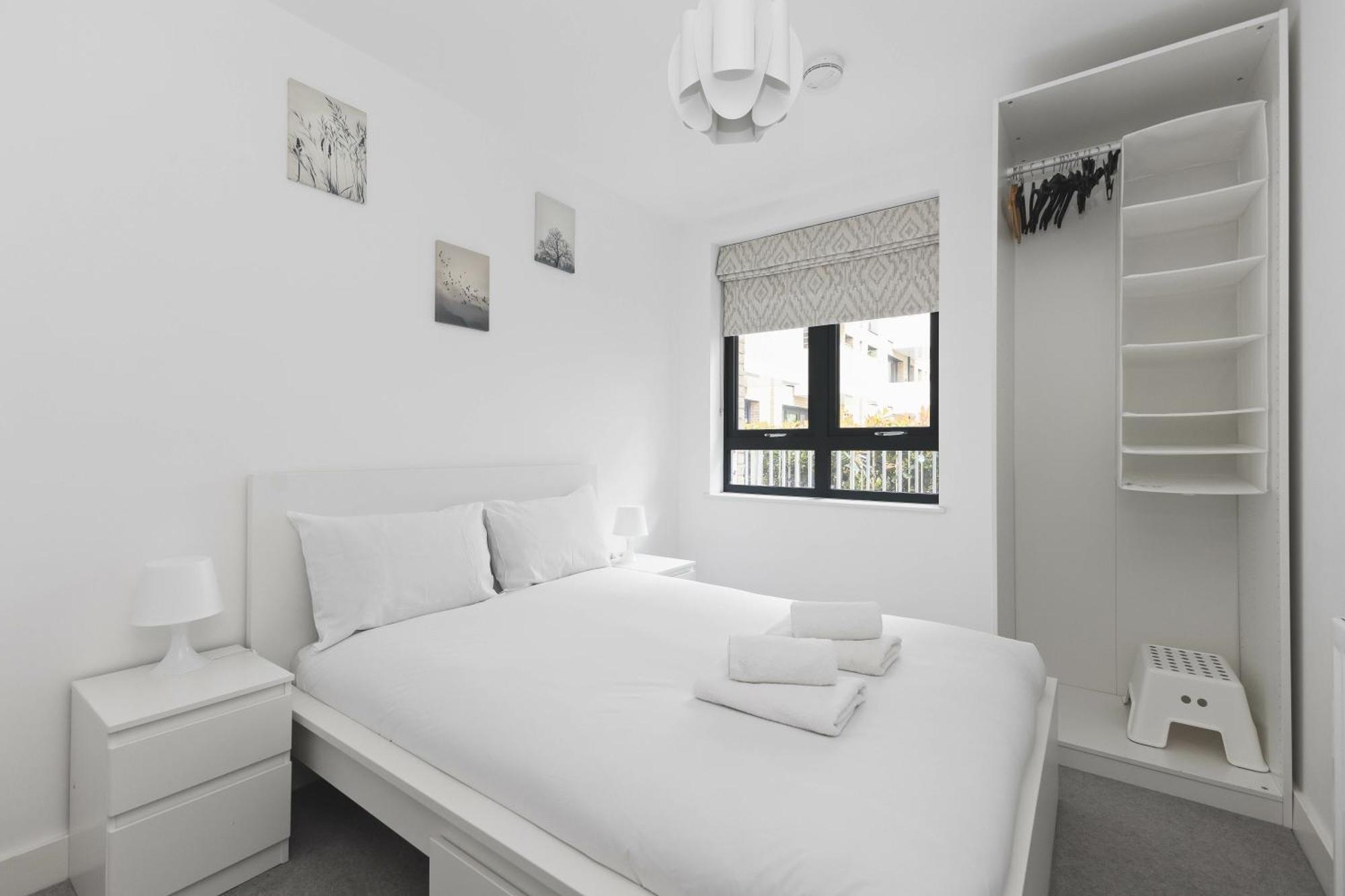 Modern 2 Bed 2 Bath With Patio Access Appartement *