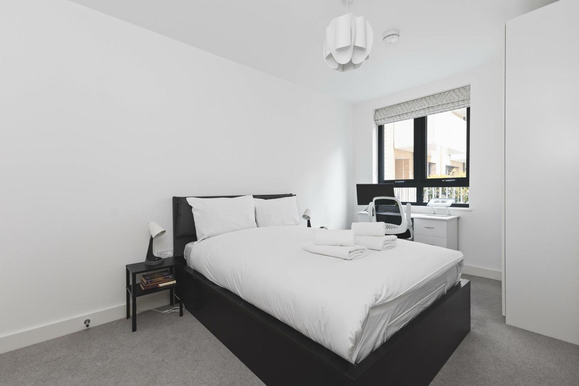 Modern 2 Bed 2 Bath With Patio Access Londres